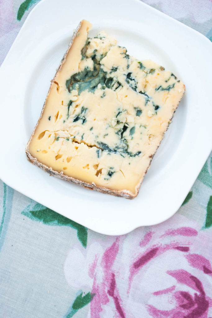 Blue cheese scrambled eggs • Delicious from scratch