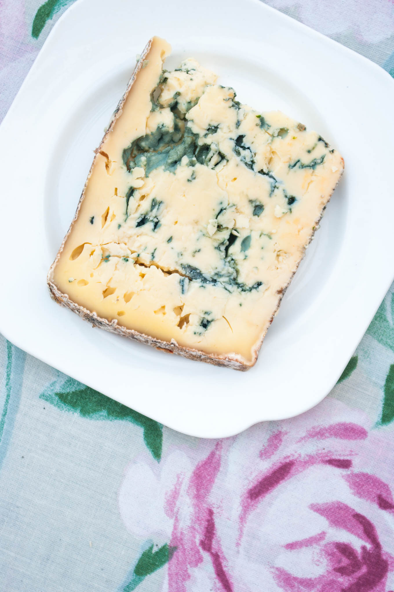 Blue cheese scrambled eggs • Delicious from scratch