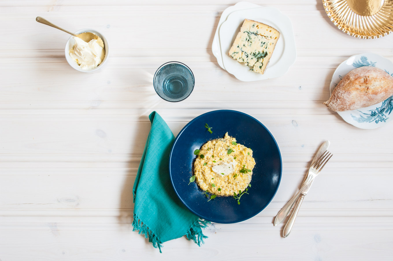 Blue cheese scrambled eggs • Delicious from scratch