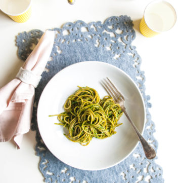 Cavolo Nero Pesto – A garlicky, umami pesto sauce recipe, made with super-healthy Italian black kale (cavolo nero). Great with hearty, whole grain pastas or tossed through roasted vegetables. By @deliciouscratch | deliciousfromscratch.com
