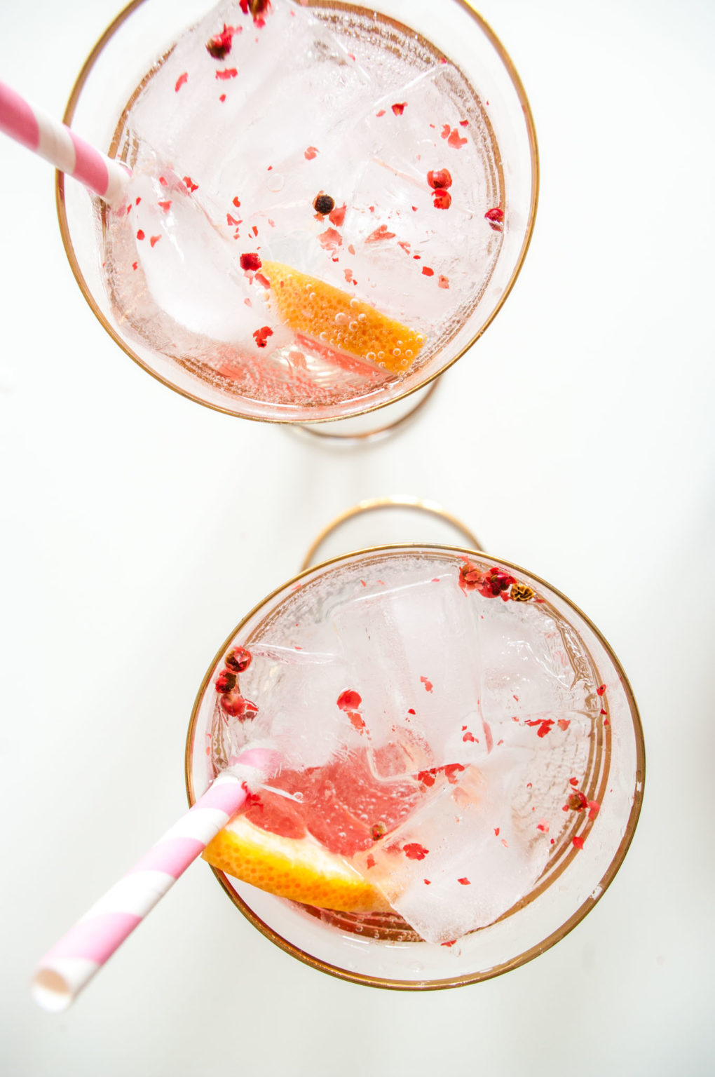Gin and tonic with grapefruit • Delicious from scratch
