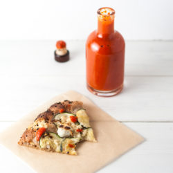 Homemade Chilli Sauce – This homemade sriracha recipe blends plenty of hot red chillies and garlic with a touch of sugar, salt and vinegar for a sweet, tart, spicy taste sensation! By @deliciouscratch | deliciousfromscratch.com