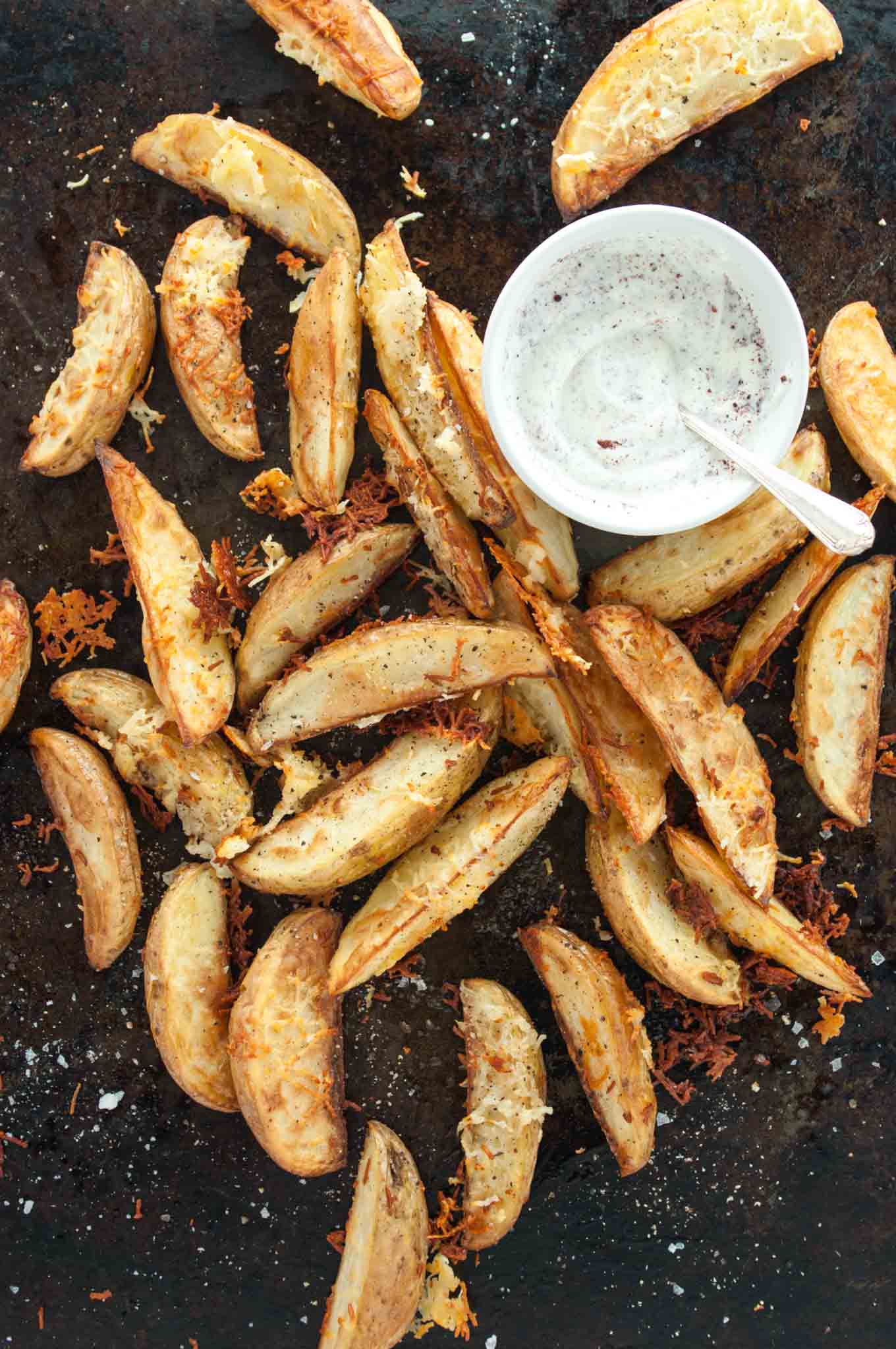 Caramelised halloumi potato wedges • Delicious from scratch