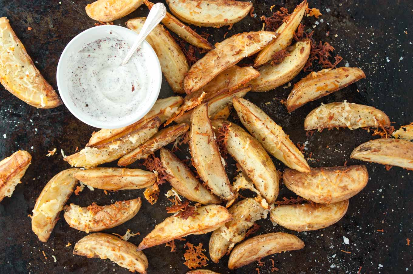 Caramelised halloumi potato wedges • Delicious from scratch