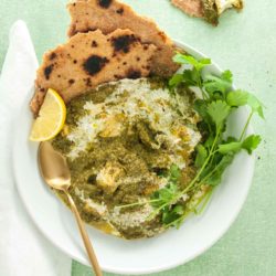 Palak halloumi (Indian spinach halloumi curry) recipe from How to Cook Halloumi cookbook by Nancy Anne Harbord. Indian food and halloumi are made to be together! Try it in this creamy spinach curry simmered with chunks of salty halloumi. By @deliciouscratch | deliciousfromscratch.com