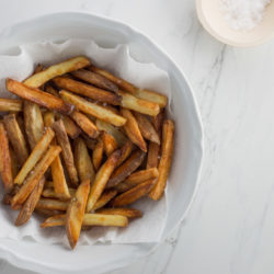 Healthy oven chips recipe with sriracha mayonnaise